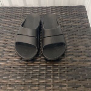 Oofos sandals, women’s size 8